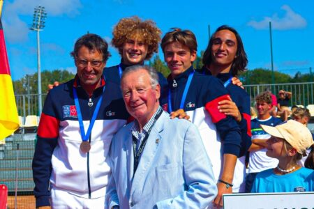 Daniel Jade et l'équipe de France U16 en bronze lors de l'European Summer Cup